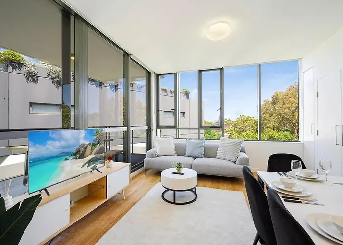 Rosebery Near Airport & Train & Shops