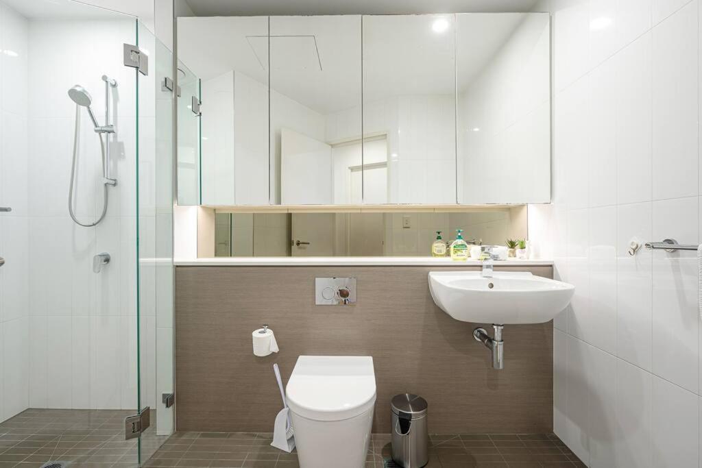 Rosebery Near Airport & Train & Shops Sydney