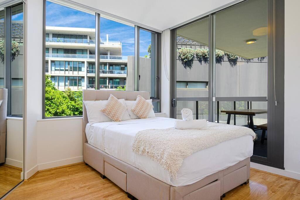 Rosebery Near Airport & Train & Shops Sydney