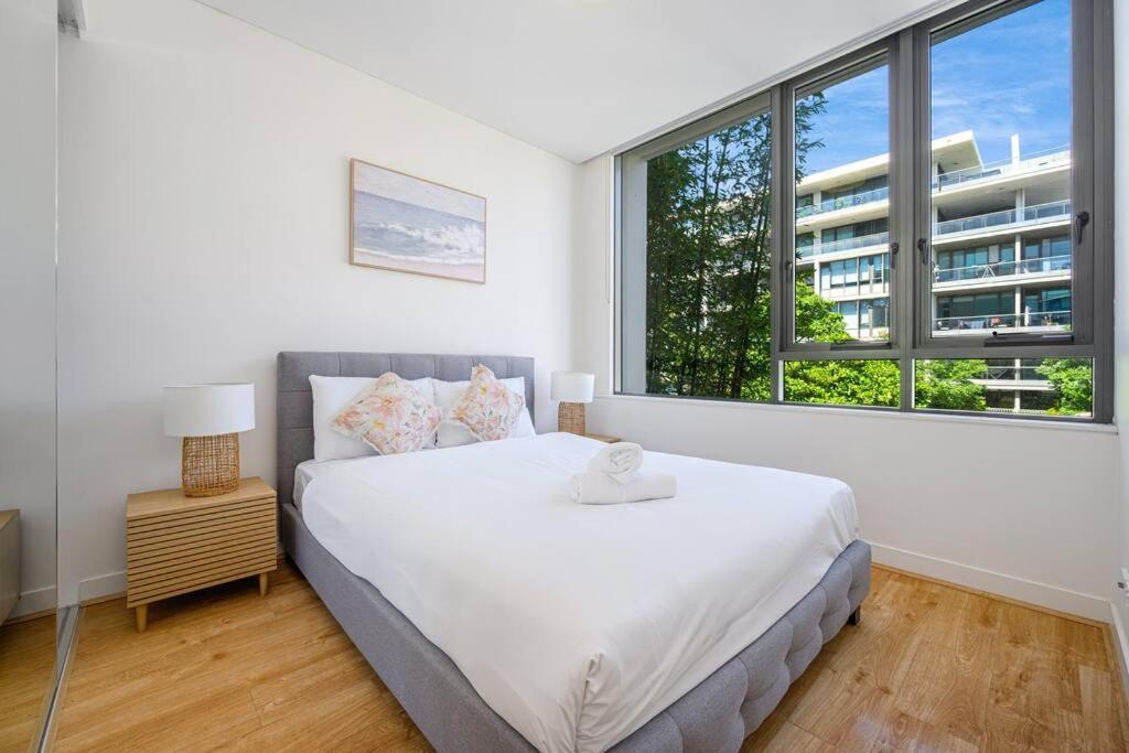 Rosebery Near Airport & Train & Shops
